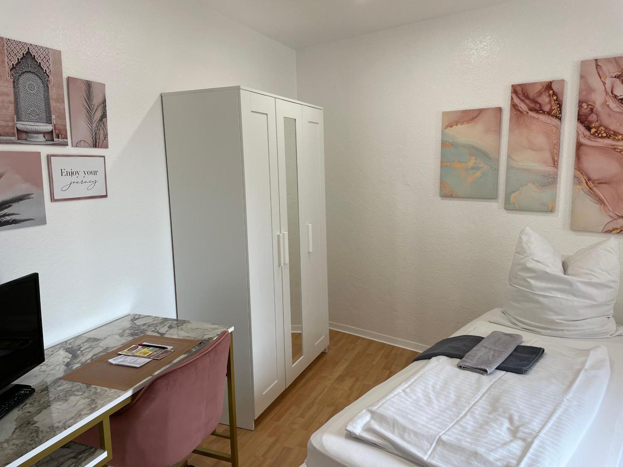 Pension An Der Hessenhalle Гисен Экстерьер фото